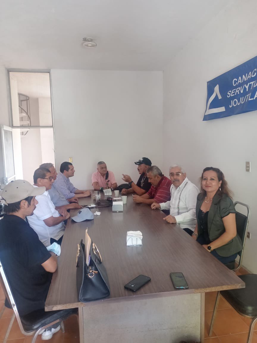 manuelmgarrigos's tweet photo. Gracias a mis amigos de #CANACO, #Jojutla, #Morelos, por invitarme a su sede allá me recibió el señor Presidente Agustin Cedano Quintanilla, conversamos sobre las: #fundacionesmorelenses #bajolosvolcanes y #morelosmereceganar #NoalPagodeCasetas #NoalPagodeVerificación #R211 #MMG https://t.co/JWWkUQmJhI