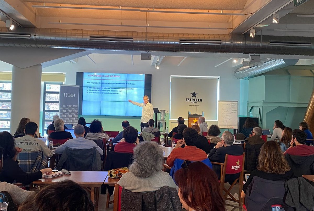 EADABusiness's tweet photo. 📌 Tret de sortida avui a una nova edició del #ProgramaIMPULSACULTURA2023 de @fcatcultura, un programa gratuït de formació i acceleració dirigit a #emprenedors culturals. El professor d'EADA Bart Huisken els ha donat vàries claus per desenvolupar amb èxit un model de negoci. https://t.co/nqhlaxSOU8