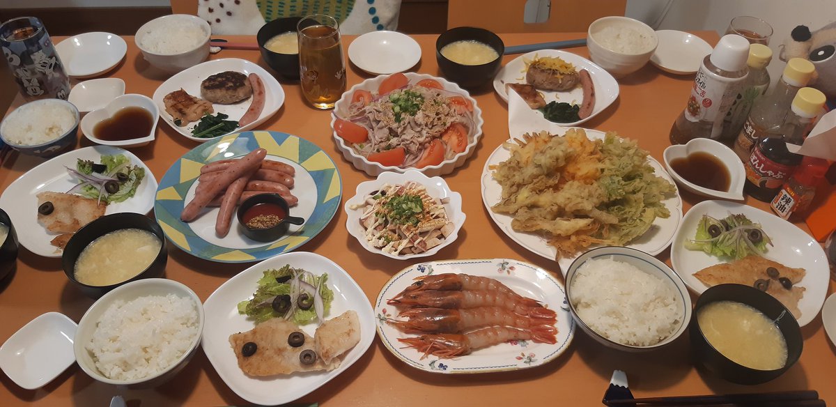 今夜の 舞茸 かき揚げ)&牛しゃぶサラダ&白身魚のムニエル&卵と豆腐のスープ😊久しぶりの夕飯で張り切っちゃって旦那からの🎂食べれず😭今日も幸せ🍀