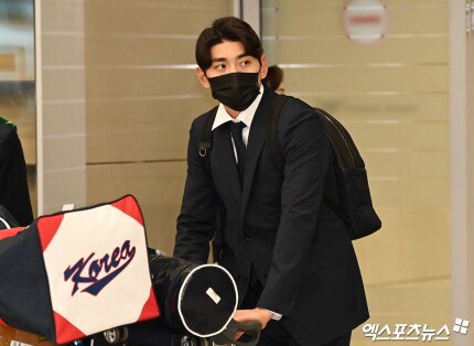 japon_corea_'s tweet photo. 230314 #arrival HND🛩ICN 
Welcome Home ! I think you are tired, please take a rest well.I keep cheering for you !! 

#이정후 #李政厚 #イジョンフ #leejunghoo #キウムヒーローズ 
#키움히어로즈 #kiwoomheroes 
#韓国好き #lovekorea #amocorea #badeball #野球 #beisbol https://t.co/rpwvWiKu5e