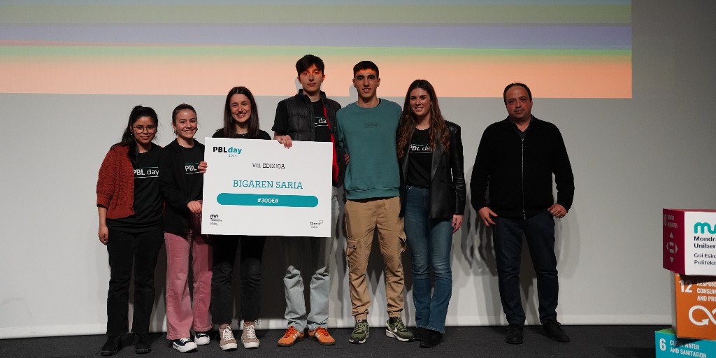 MU_gep's tweet photo. PBLday 2023 sari nagusia Mekanikako ingeniaritza graduko 3. mailako ikasleen ‘Smart recycling’ proiektuak irabazi du. Beste sei sari ere banatu ditugu. Zorionak guztiei! #PBLday @MUnibertsitatea https://t.co/axHUpiu0lZ