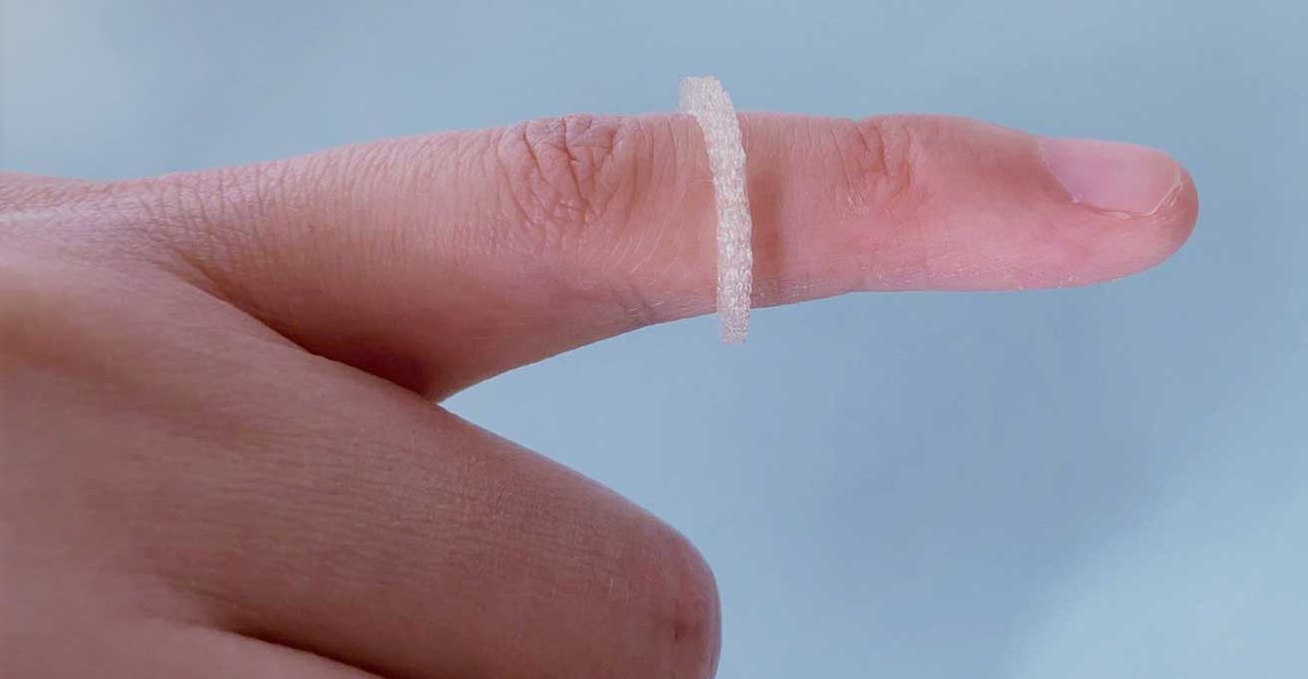 developmentscou's tweet image. Dieser #fingerrring aus dem #3ddrucker von der #unihalle soll künftig Insekten vertreiben. Das #Insektenschutzmittel wird dabei in eine Form eingebracht, aus der es dann kontinuierlich verdampft und eine Barriere gegen Insekten bildet. @UniHalle   developmentscout.com/industrie/werk…