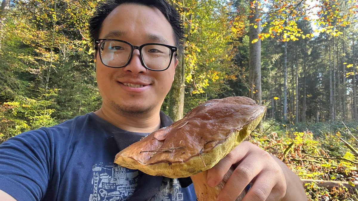 CrowtherLab's tweet photo. Starting a PhD can be daunting; there’s certainly memes aplenty of #PhD struggles. However, it is still very much worth it! PhD students Lidong Mo and @haozhi_ma share their top tips for surviving #PhDLife: https://t.co/y7lfC7xLEQ

#academia #academiachatter #writethatphd https://t.co/xag6o2FGna