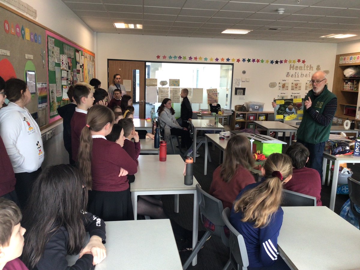 CrieffPrimary's tweet photo. P7 are taking part in the PKC Potato Growing competition. To help us with the competition we had Mr John Marshall visiting from the Royal Highland Education Trust . We learnt about potatoes and explained how to grow and harvest our potatoes in Term 4. #RHET #PKCEducation https://t.co/HlQXVY4zBy