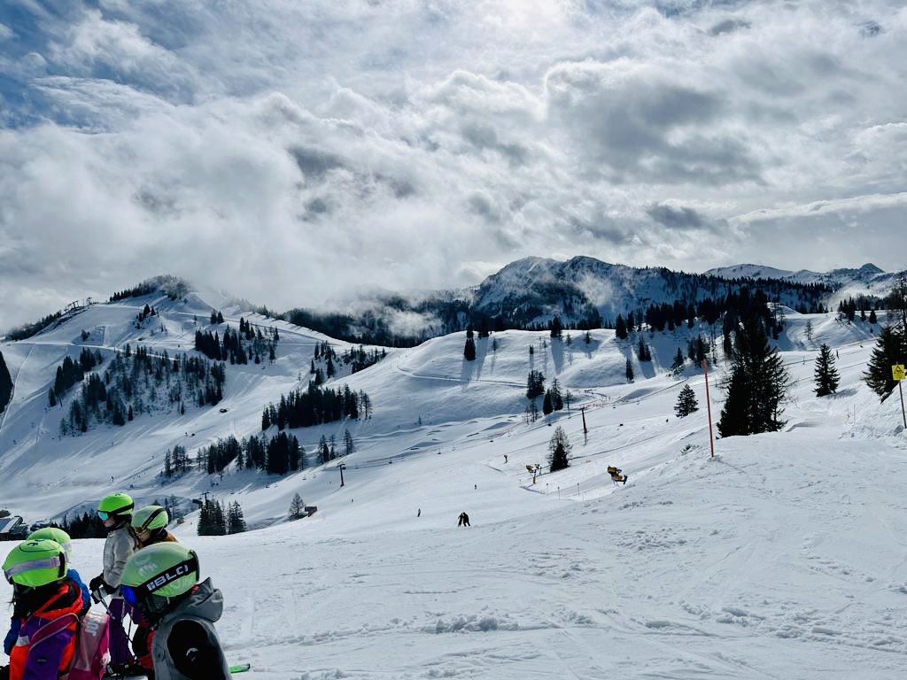 BpsRes's tweet photo. Another day and another adventure on the slopes ⛷️🇦🇹 #SkiTrip2023 #SkiTuesday #snowfun https://t.co/3OIP05oCxT