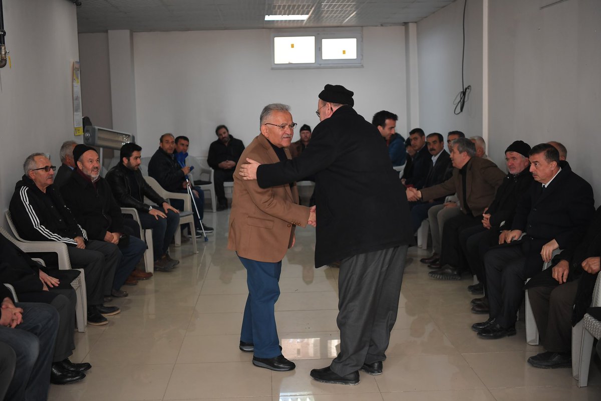 baskanmemduhbyk's tweet photo. Rahmeti Rahmana kavuşan Yahyalı’mızın manevi mimarlarından muhterem H. Bekir Erdoğdu Hocaefendi ve Nurettin Ceren’in evine taziye ziyaretinde bulunduk. Merhumlara Allah’tan rahmet, ailelerine ve sevenlerine başsağlığı ve sabırlar dilerim. https://t.co/8gyLGkQnnU