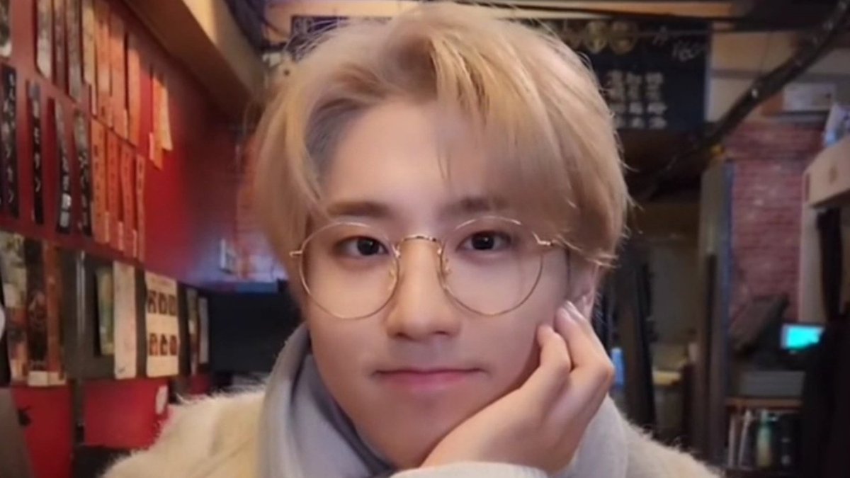 han jisung ✯ tweet media