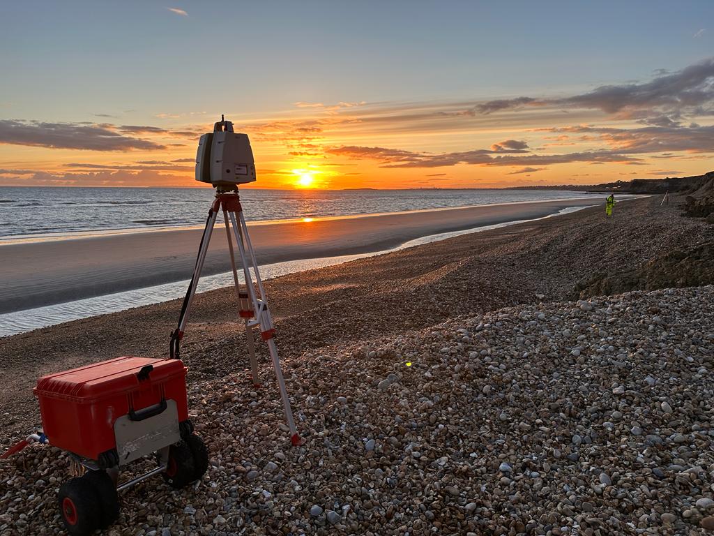 A few pictures from our recent baseline survey along the coast at Hordle, Hampshire. 

Remember to share with us your favourite picture of the coast 🌊

#coastalmonitoring #surveying #NNRCMP