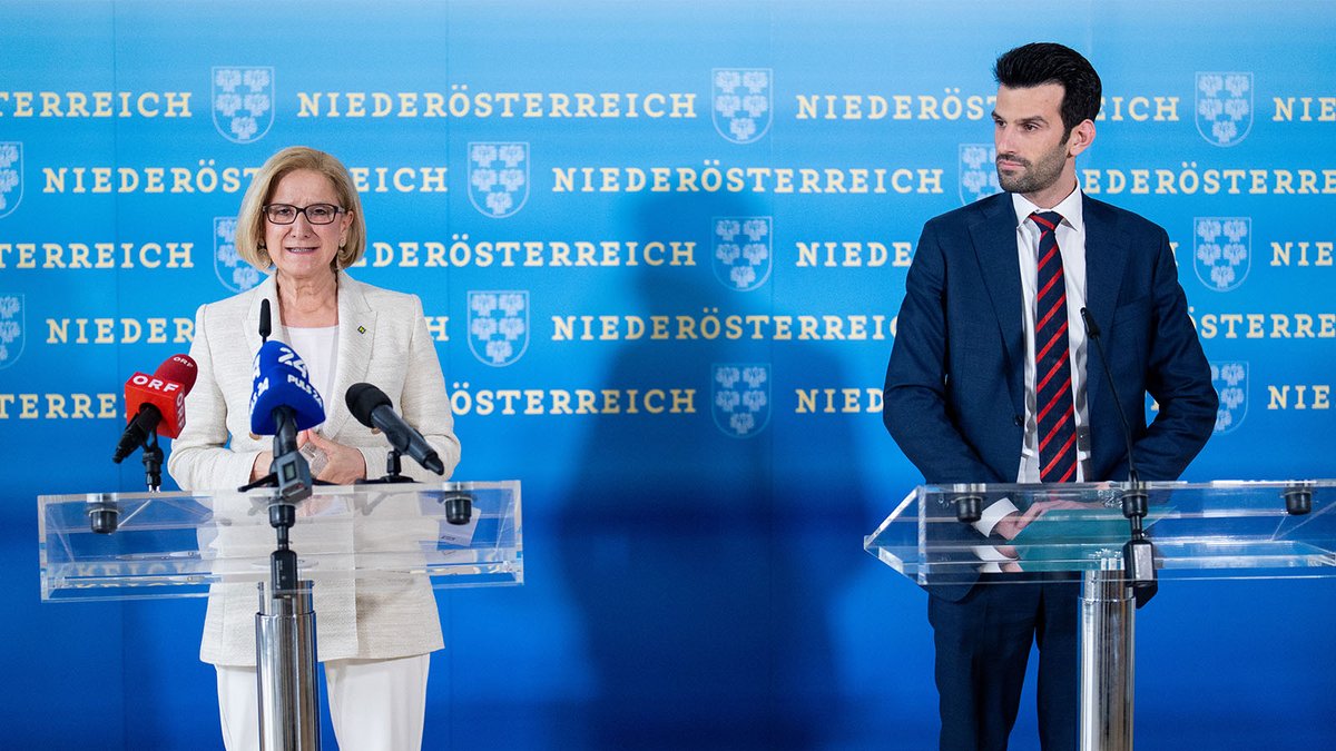 DieTagespresse's tweet photo. Statt gratis Kindergärten: Mikl-Leitner und Landbauer einigen sich auf gratis Hitlerjugend https://t.co/6EzY2YN1B9 https://t.co/EqrrOhDAqk