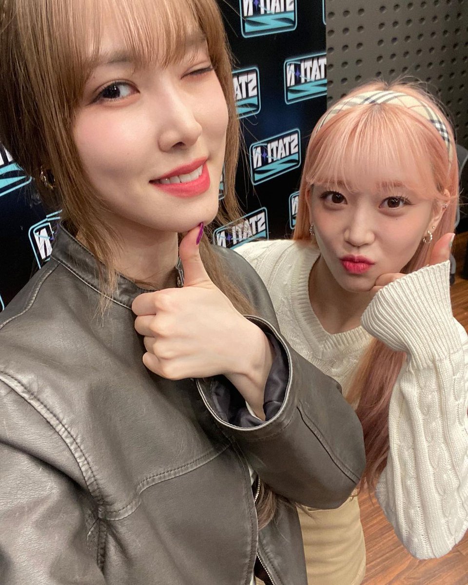 baeusumin's tweet image. the innocent smiles are the most lovely especially when two beautiful lassies encounter and wrapped in bliss within one frame like this 🎀 t’was my happiest day as the stationz’s dj to serve yuju senior. these pictures meant for us to be precious that day together, so grateful!