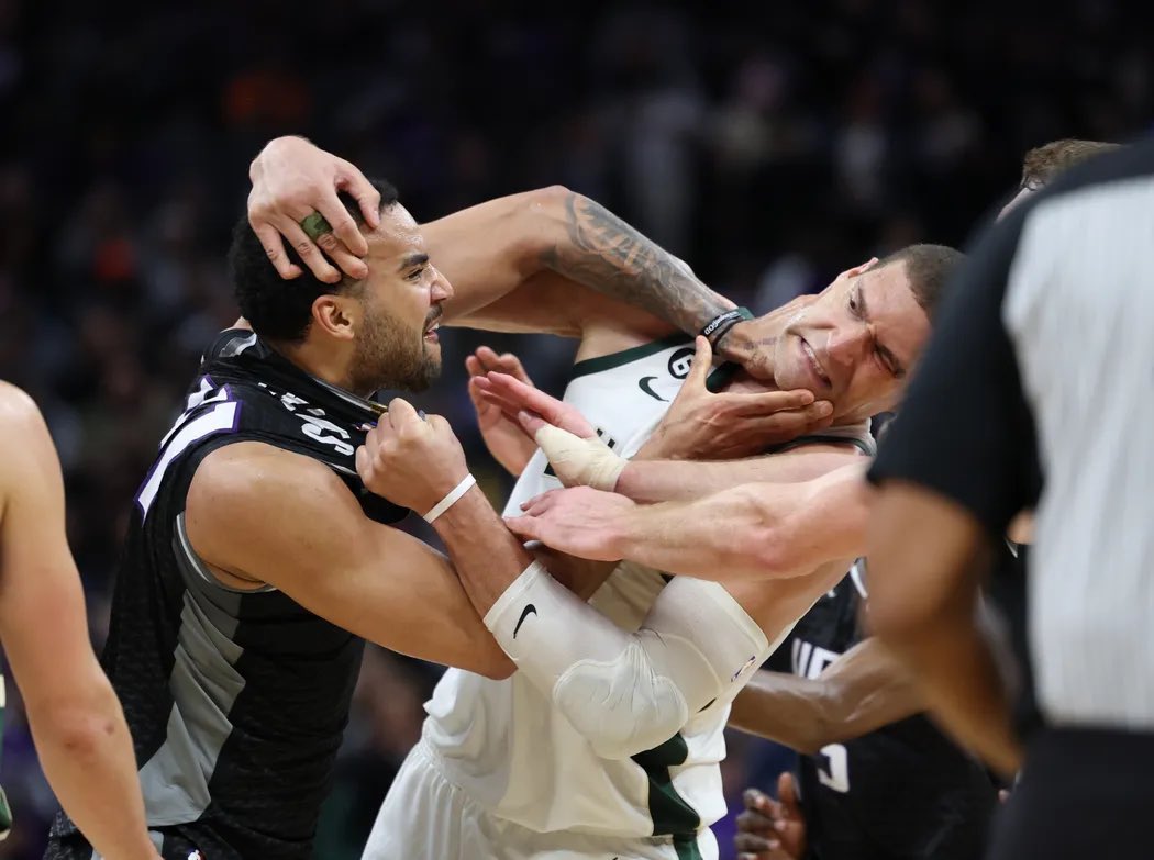 chinsoutpodcast's tweet photo. Smacked his line then smacked Trey Lyles- DIFFERENT!!!! #nba #gamblingtwitter #bigmanbuckets https://t.co/7FkeIUNsWt