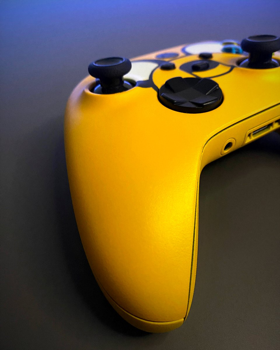 modest_designs_'s tweet image. Jake the Dog Xbox Series Controller

#custompaint #customart #customxboxcontroller #xboxcontroller #xbox #gamingmods #customcontroller #customgamingsetup #jakethedog #adventuretime #multiversus