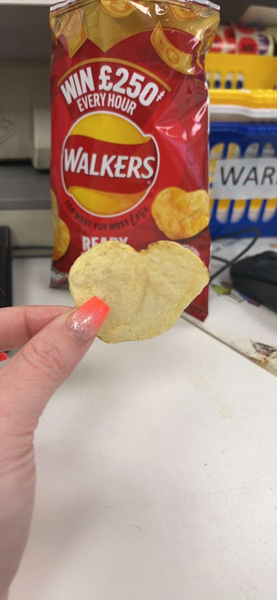 LisaYoung93's tweet photo. @walkers_crisps could this be the one? If not let me know so I can eat it, cheers. #lovefromwalkers https://t.co/TwaZ7Moqof