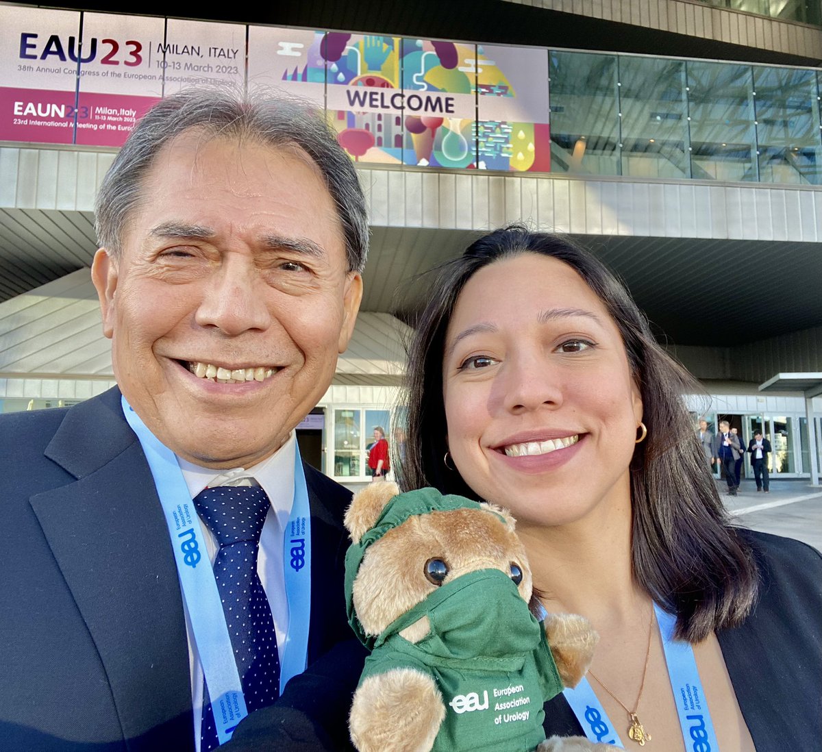 _MCorrales_'s tweet photo. Another meeting together dad!! @jgcr57 So proud of you 🤩👏🏻👏🏻👏🏻 Excellent talk about the history of hypospdias in South America 🇵🇪 🇨🇱 🇦🇷 🇧🇷 🇨🇴 🇺🇾 #EAU2023 https://t.co/Ruu0fHVpgI