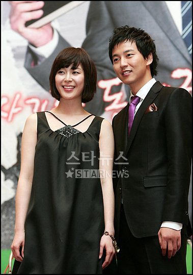 leehanaist's tweet photo. Lee Hana and Kim Namgil in drama "When Spring Comes" press conference (2007) https://t.co/iVObCWb619