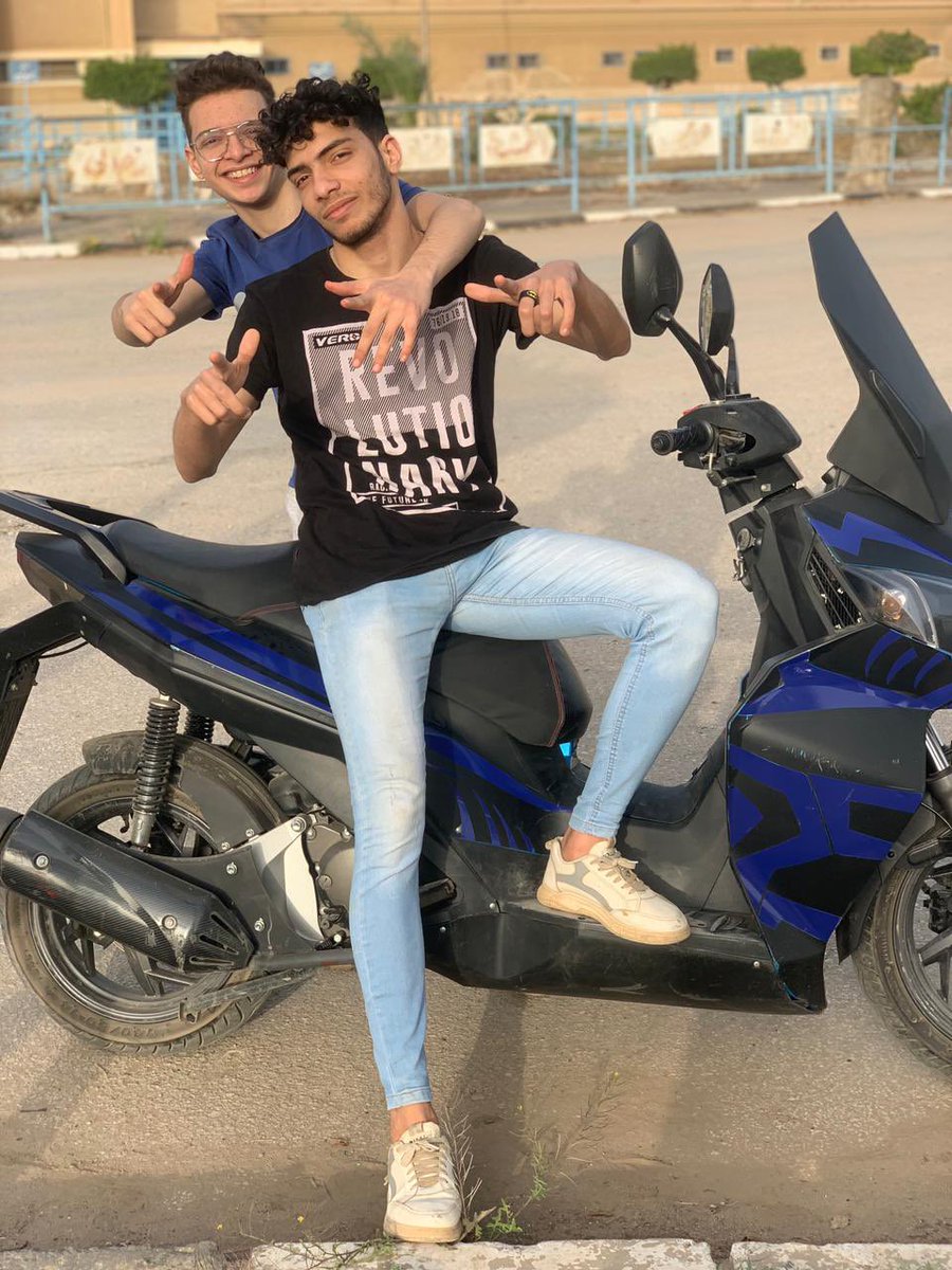 Osama3laaa's tweet photo. ٤٠ يوم من غيرك  وحشتني اوي والله كل حاجه من غيرك ملهاش طعم الايام بقت وحشه من غيرك اوي وحشتني ضحكتك وهزارك وكلامنا اللي مكنش بيخلص بس الحمدلله راضي بقضاء ربنا وانت اكيد في مكان احسن ربنا يرحمك ويغفرلك ويسكنك فسيح جناته ويصبرنا علي فراقك ادعو لصحبي واخويا احمد الرخاوي بالرحمه https://t.co/W3SpyRIq8R