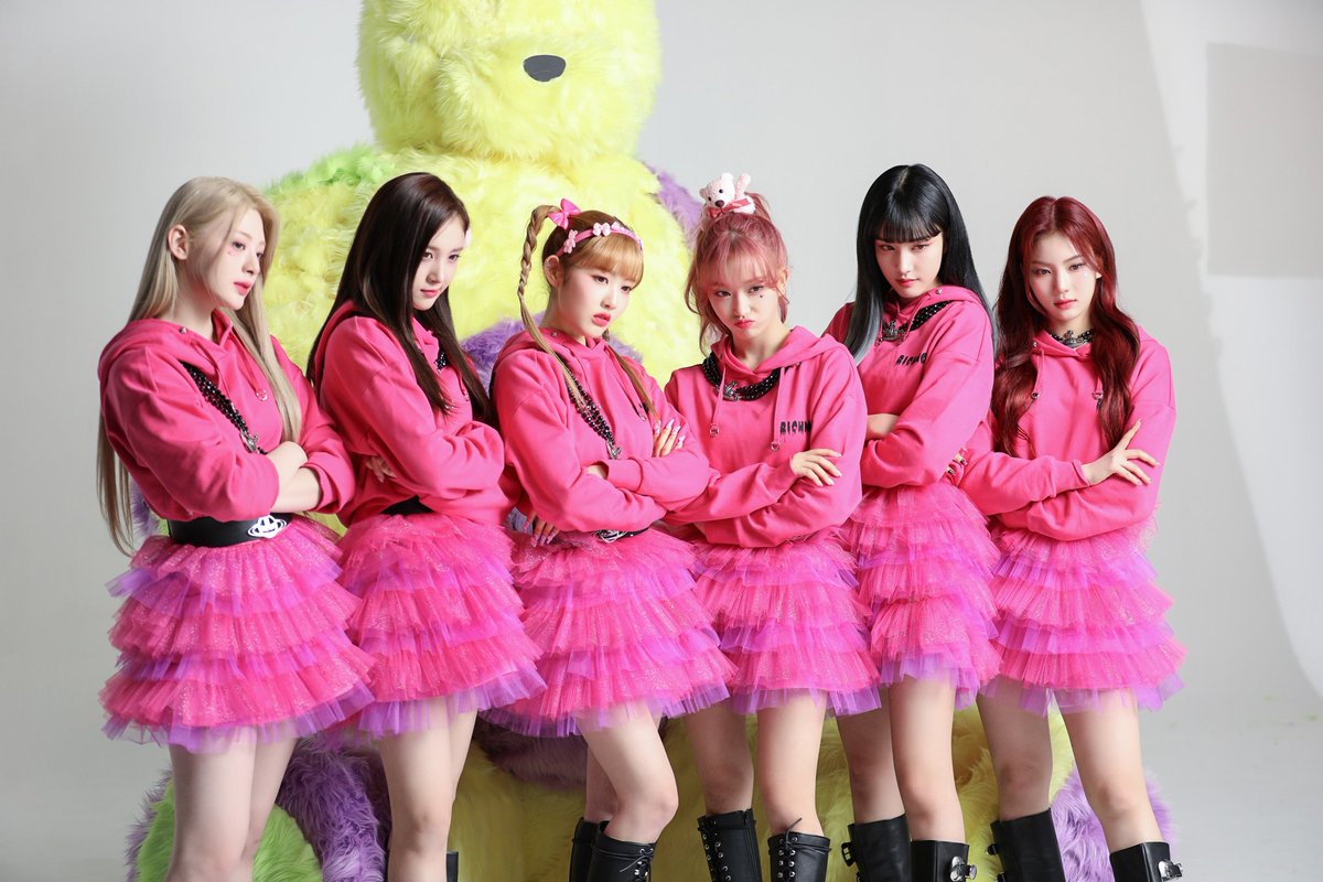 baeusumin's tweet image. we exuded spellbinding enchantment together in one salient tone that wrapped our figures, and doused plaudits derived from the swiths when they witnessed these pictures from the teddy bear jacket behind. so adorable and comely these outfits combined with a big teddy behind us! 🤍