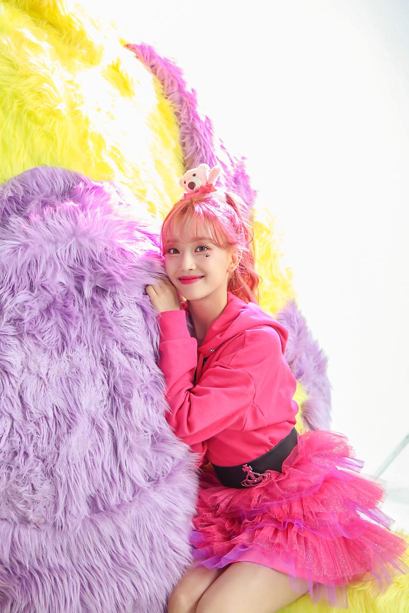 baeusumin's tweet image. the petite ingenious minstrelsy unfeasible to get indifference, since who can’t resist my profound fascination especially this moment during a behind the scenes jacket photoshoot. entrust me to embellish your day with the sparkles of delight which plummet above you everyday. 🧷🧸