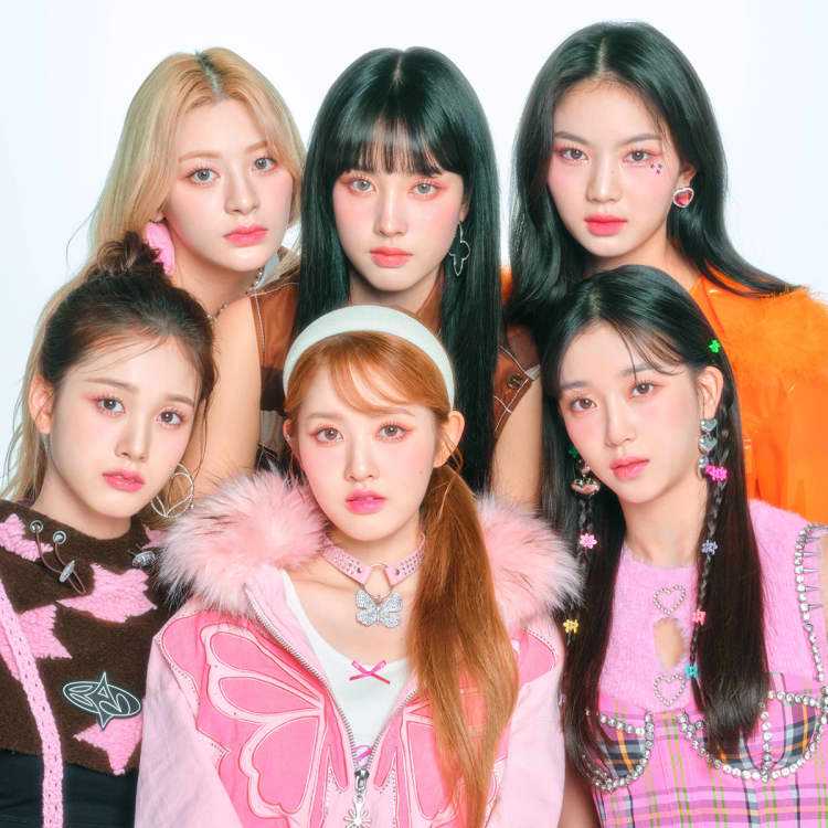 baeusumin's tweet image. vermilion palette depicted upon our sculpture-like appearance of vivi magazine. the six girls obtained an endearing occasion to be their muse and fraught with an enticing concept where we are blemished in pulchritude and it’s pleasing your eyes to see we amalgamate this look. 🌷