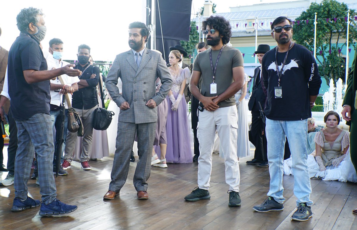 The moment of the Natu Natu shooting 
#Oscars #RRRForOscars #RRR #SSRajamouli #NatuNatu #JrNTR