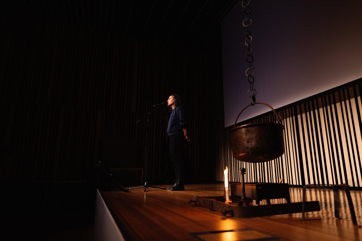 bculinary's tweet image. 🔥"Denak gara berdinak lapikoen biran, mundua zabaltzen da lapikoen biran, zabaldu eta aberastu
dastatu, frogatu, nahastu...", Maialen Lujanbio  @DialogosDCocina-ko  #Akelarre-ko buru. #dialogos23  @MantalaGastro