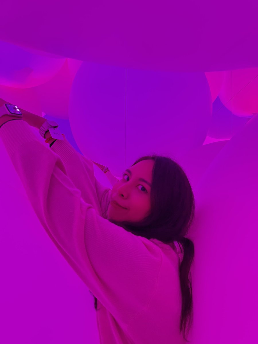 Unawhut's tweet photo. teamLAB 彼女 https://t.co/VPHlpDp5vZ