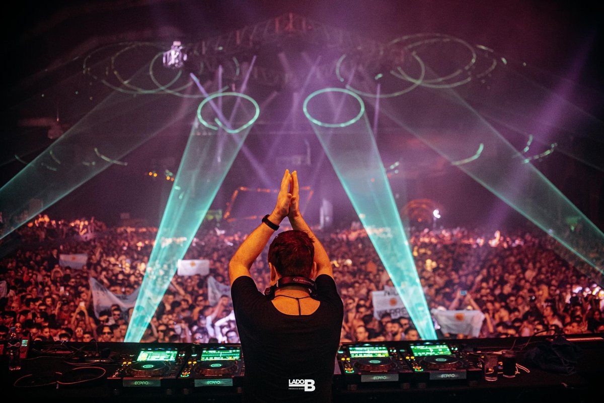DJNickWarren's tweet photo. Celebrating 10 years of Rosario &amp; friendship with Lado B in Metropolitano! Incredible event by one of my favorite organizers in the world 💙 Nico &amp; team; thank you for always welcoming us like family. Another huge thank you to the lovely people of Rosario. I love you! https://t.co/nxjlwiuF5v