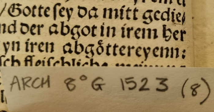 LuthersMonkCalf's tweet photo. Spot ö's (o-umlaut) predecessor in the form of an oͤ (o with a miniscule e above)! 🕵️

[ARCH.8o.G.1523 (8), fol. 2v]

#Medieval #Reformation #MedievalTwitter #LuthersMonsters #bookhistory #Luther #Reformazing #twitterstorians #FantasticBeasts #monkcalf #EarlyNewHighGerman https://t.co/Ul5OeOvmm7