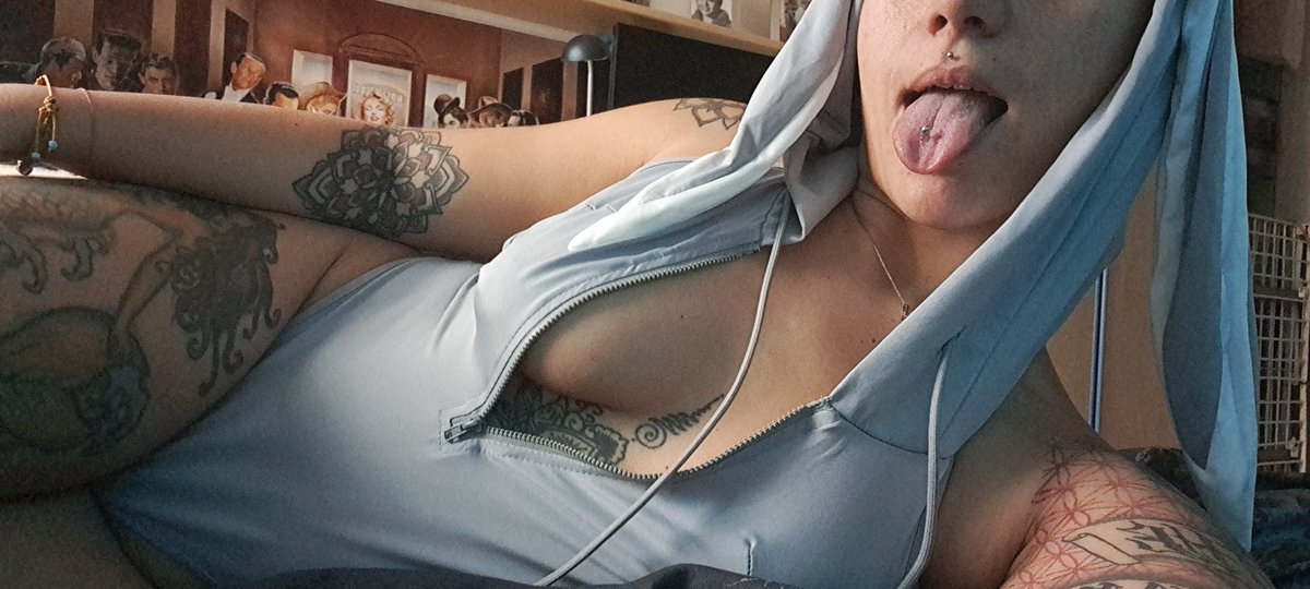 bubblybuum's tweet photo. #cam4 #live #now #token #gift #gifttoken #bunny https://t.co/eeEGaFOGHo https://t.co/yP0NjhkmAf