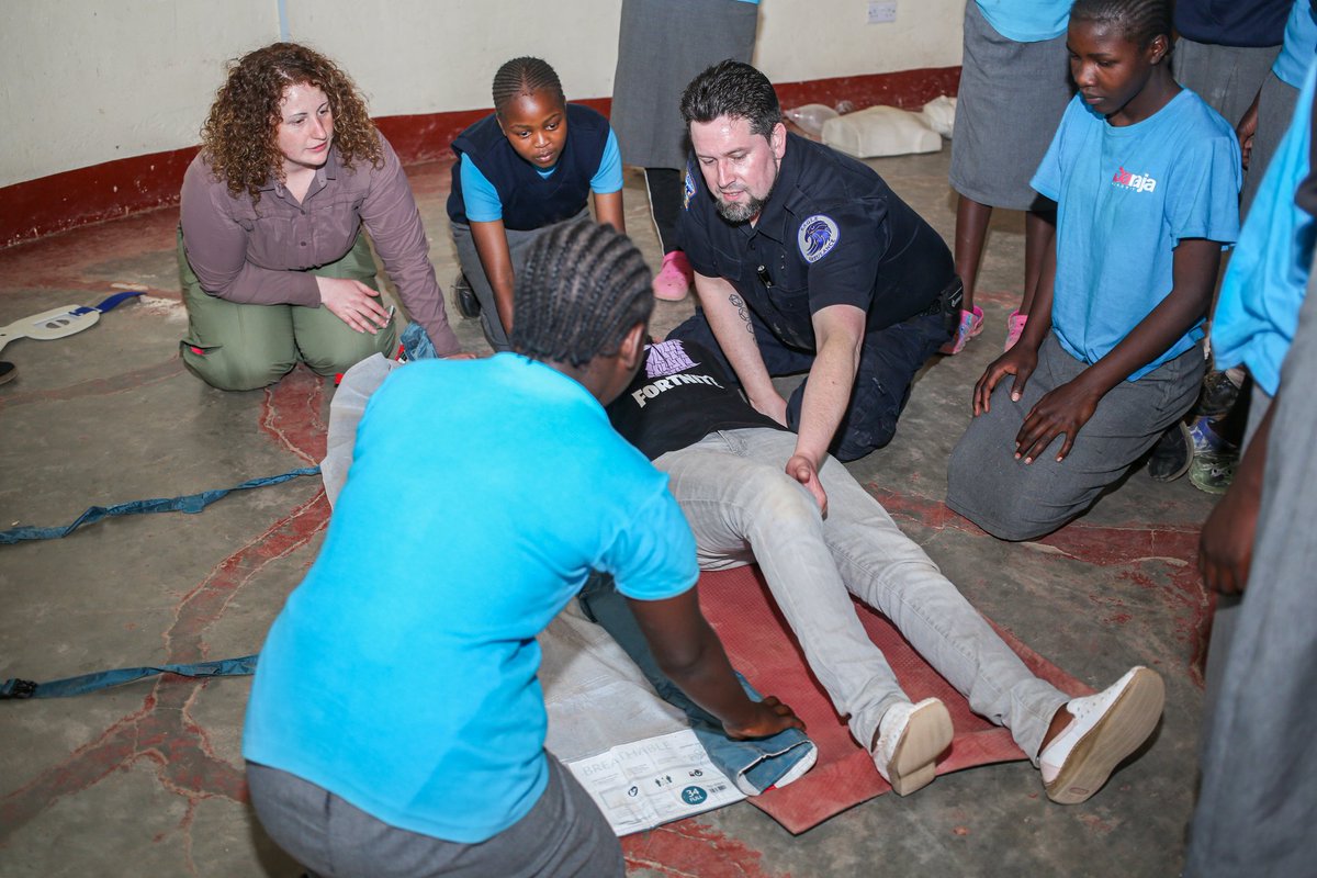 darajaacademy's tweet image. Daraja Staff and Students were privileged to receive First Aid training and equipment donation from Eddie, member from Eagle Ambulance, company based in California.
The training comes in handy as it saves huge healthcare costs as we reduce injuries effects. It's a vital skill.