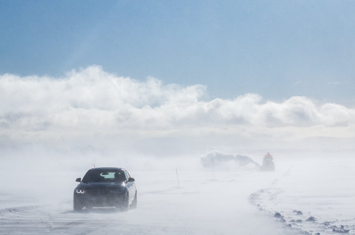 TheSwedishSaga's tweet photo. At the top of the world
Its not just for nothing the roads close when windy up here. The white snow blowing will limit your sight making it very dangerous to drive and you dont want to get stuck up here in the freezing temperature.
#Flatruet #Sweden #snow #beautiful #nature https://t.co/jY5gOkZYx4