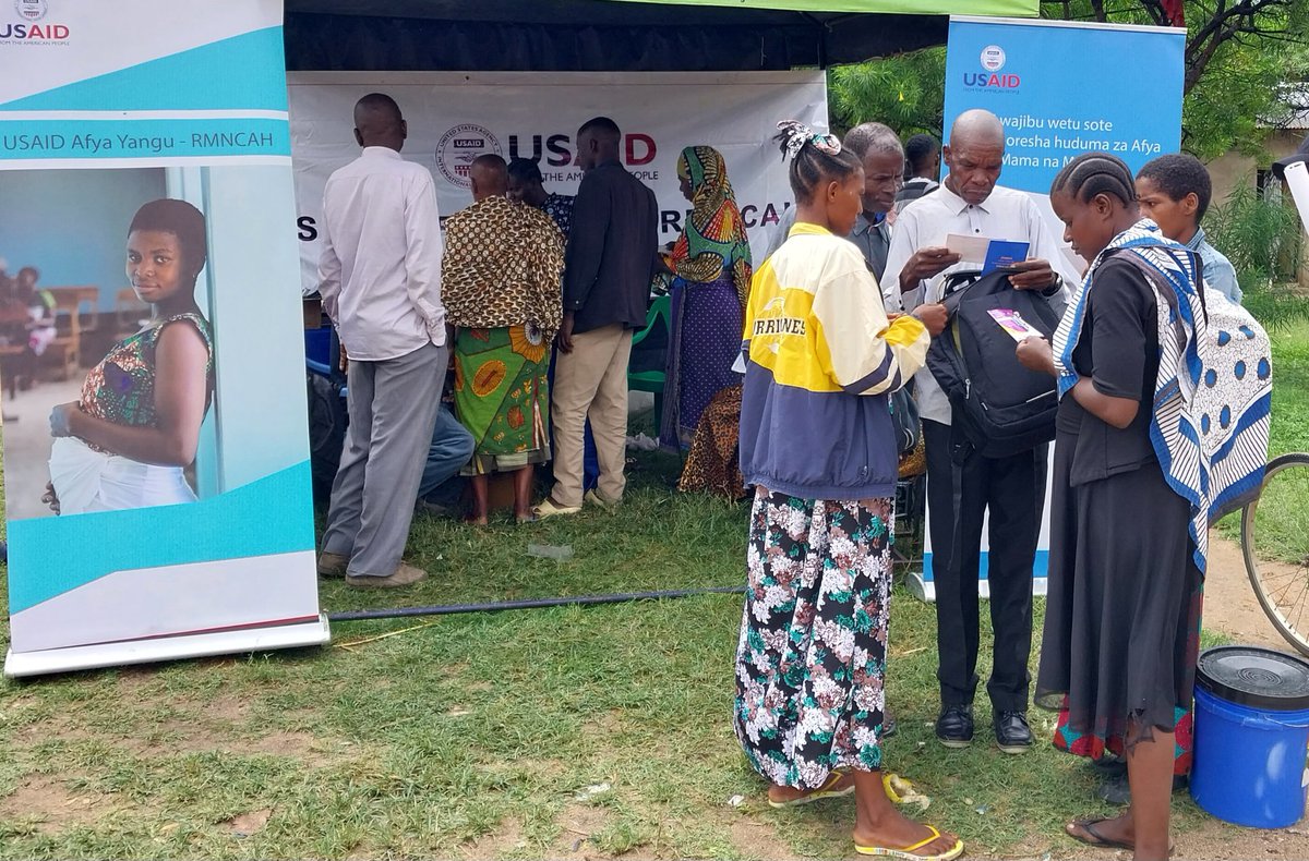 HamisJoseph's tweet photo. Today 14 March 2023.#USAIDAfyaYanguRMNCAH leverage the existing platform to raise exposure of RMNCAH messages at Kisorya mnadani , Bunda DC
#OWSL
@USAIDTanzania @JhpiegoTanzania https://t.co/Xb2QdrDz5k