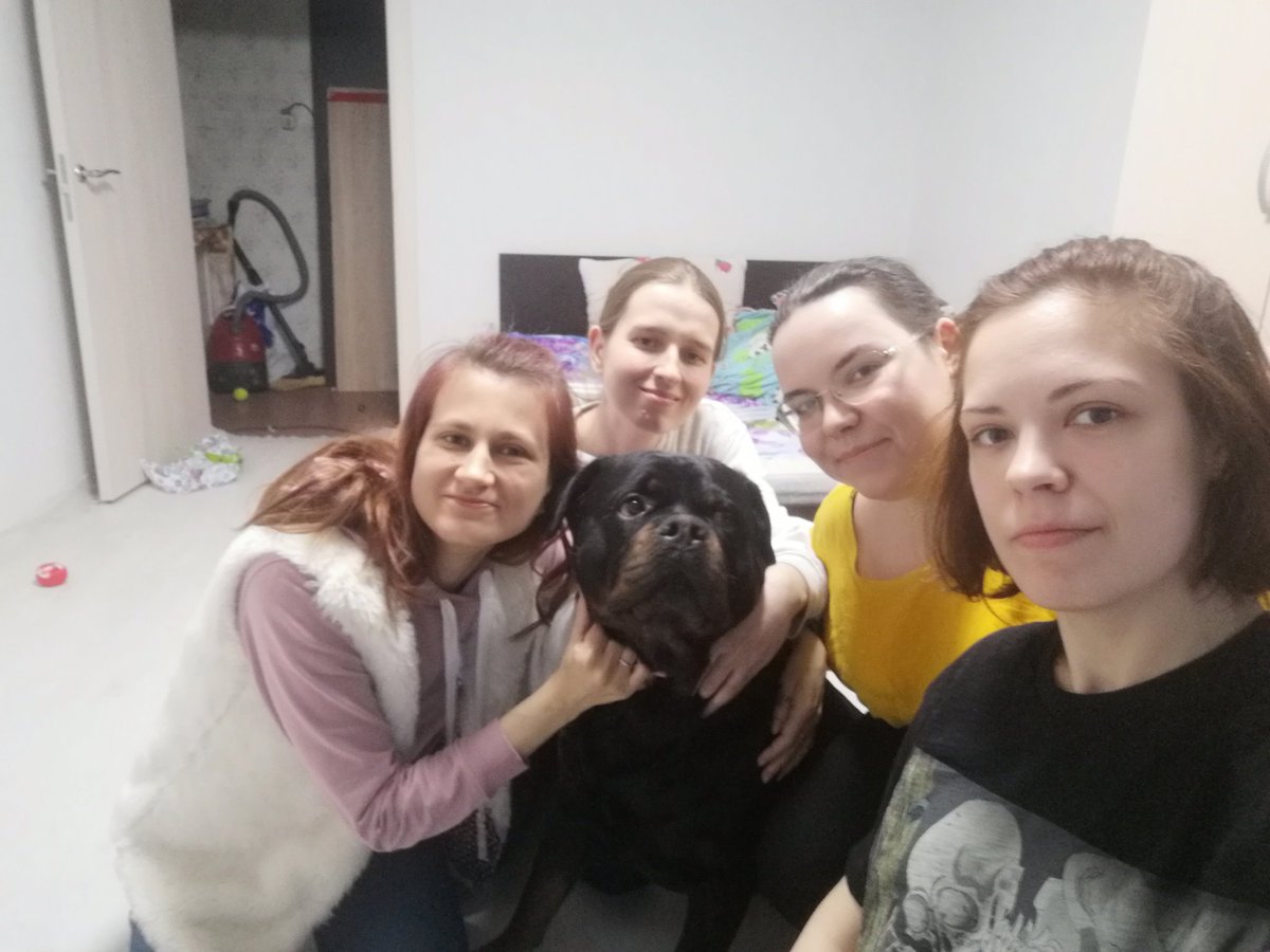 mukudes's tweet photo. Мы тут в середине февраля (когда у нас ещё оставалась надежда на лучшее) решили устроить челлендж небольшой и делать сэлфи всегда, когда мы встречаемся. А потом посмотреть, что из этого получится)
Так как наш единственный мужчина то бывает, то нет, он то будет, то не будет туть😅 https://t.co/RIGk1Expci