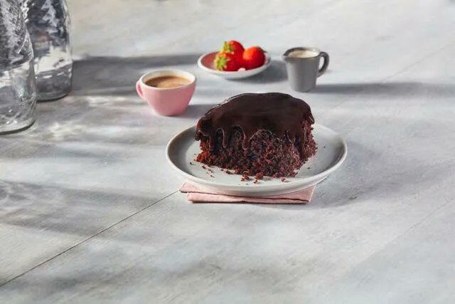 harryscountry's tweet image. There&apos;s nothing quite like indulging in a rich, decadent chocolate dessert, and a #chocolatesponge with a chocolate #fudgesauce is the perfect way to satisfy that sweet tooth! 💛

Shop online and indulge in the ultimate chocolatey goodness buff.ly/3XoNbRe

#FrozenDessert