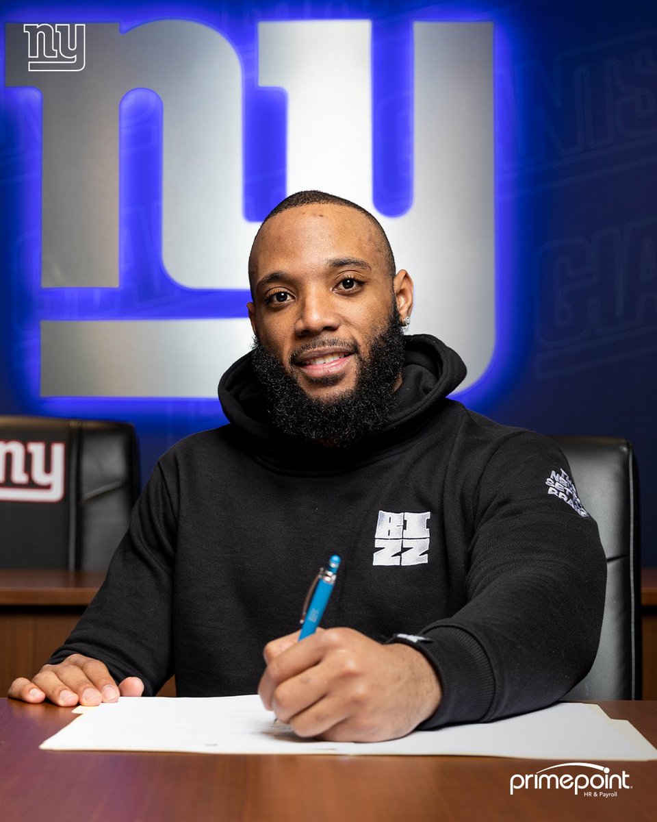 Giants's tweet photo. We have re-signed RB Matt Breida ✍️

📰: https://t.co/c8pwpCStbp https://t.co/OMP3OQBQQA