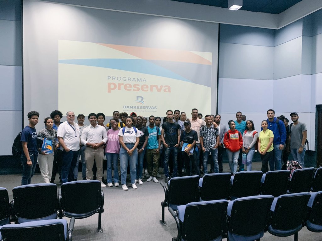 FeflasUASD's tweet photo. Completado exitosamente el taller sobre cultura financiera sostenible, agradecemos al facilitador Roberto Feliz del programa Preserva por su disposición. El FEFLAS seguira apoyando las iniciativas académicas que esten en beneficio de los y las estudiantes.

#UASD #FEFLAS6 https://t.co/MKoWJmQhkE