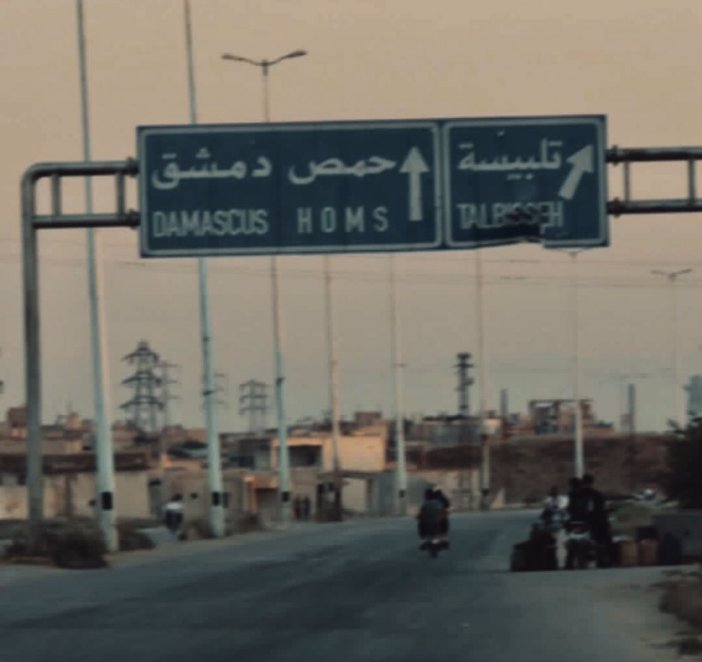 وكيف للمرء أن يستشعرِ الغربة في قعرِ وطنه ؟