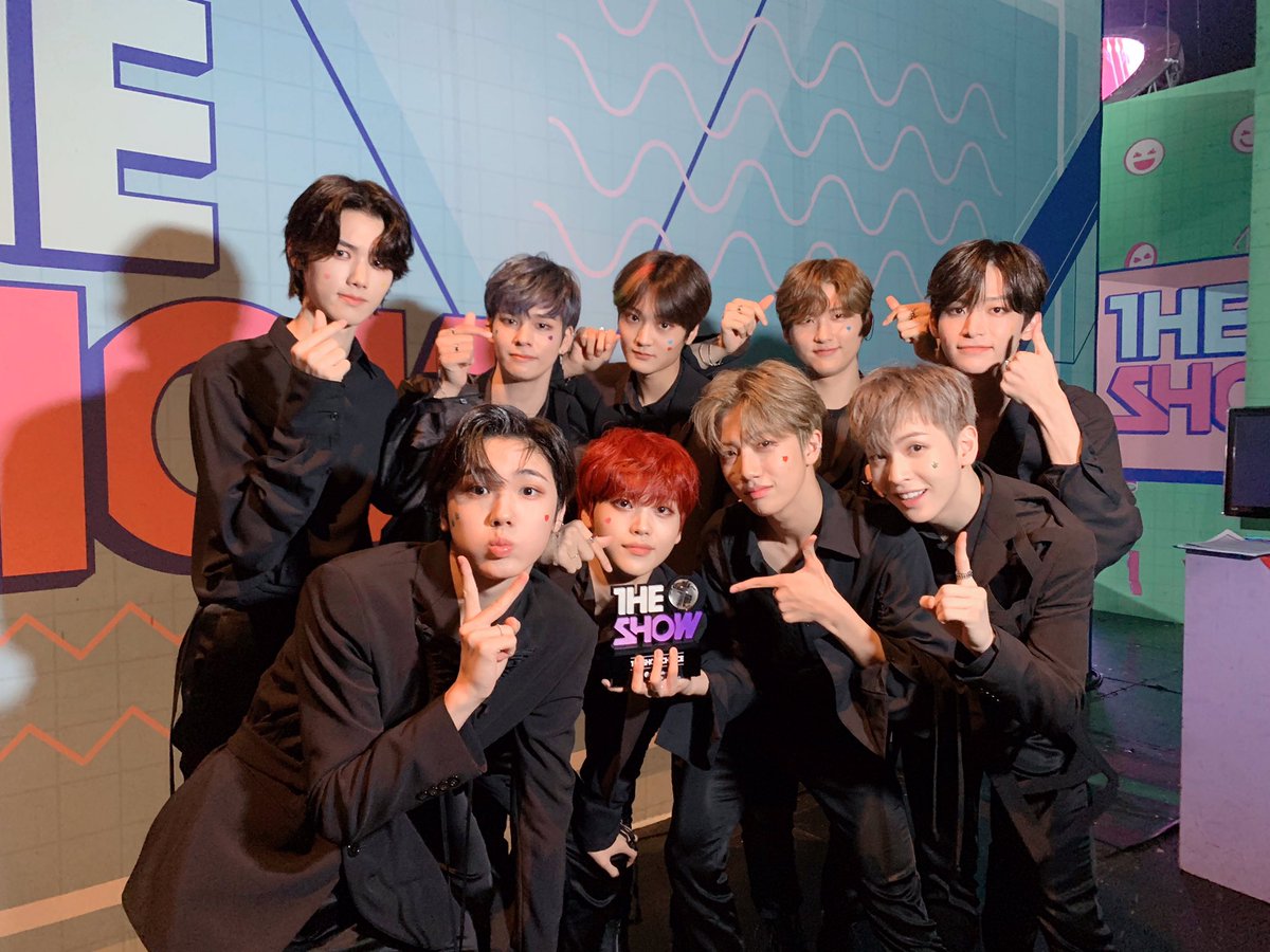 yena_plli's tweet photo. They are my everything, I love them💗
CRAVITY MUSIC SHOW WINS 🏆
1st Win — FLAME (September 1, 2020) SBS MTV The Show🔥
2nd Win — PARTY ROCK (October 4, 2022) SBS MTV The Show🎉🎤
3rd Win — GROOVY (March 14, 2023) SBS MTV The Show🧩
#CRAVITY #CRAVITY3rdWin #LUVITY https://t.co/9DHaKaZ1Jz