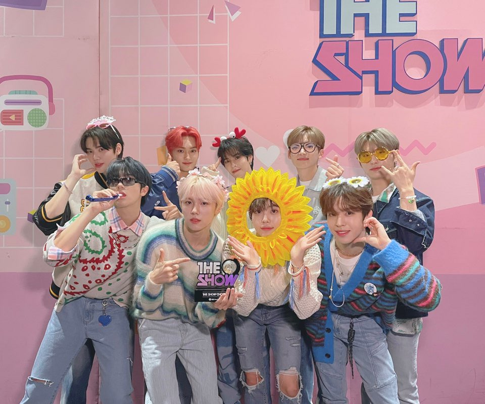 yena_plli's tweet photo. They are my everything, I love them💗
CRAVITY MUSIC SHOW WINS 🏆
1st Win — FLAME (September 1, 2020) SBS MTV The Show🔥
2nd Win — PARTY ROCK (October 4, 2022) SBS MTV The Show🎉🎤
3rd Win — GROOVY (March 14, 2023) SBS MTV The Show🧩
#CRAVITY #CRAVITY3rdWin #LUVITY https://t.co/9DHaKaZ1Jz