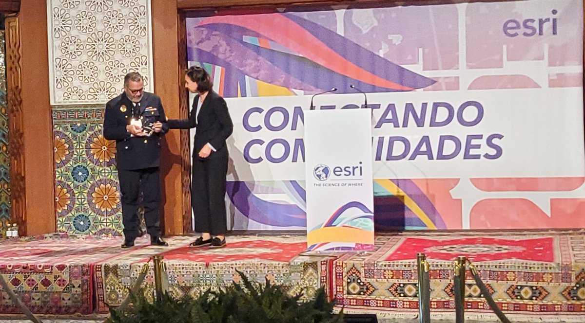 Enhorabuena a <a href="/GalvezRivas/">R. Gálvez</a> por su compromiso con la sociedad, y el uso de herramientas informáticas con el fin de crear una sociedad más segura, trabajando desde la prevención y anticipación. Esto es Protección Civil.