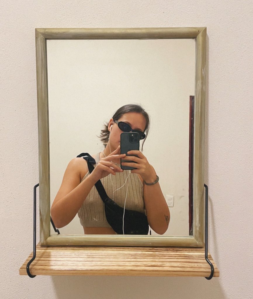 camilleachiang's tweet photo. Hi, I’m Camille, and I make art. 

Today I turned 23 and the best gift I could ask for is to share my art and spread the love. https://t.co/jNLm2oYGHi