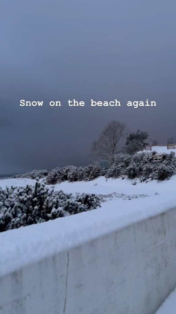 corranlight's tweet image. Snow of the beach again instagr.am/reel/Cpx6snuND…
