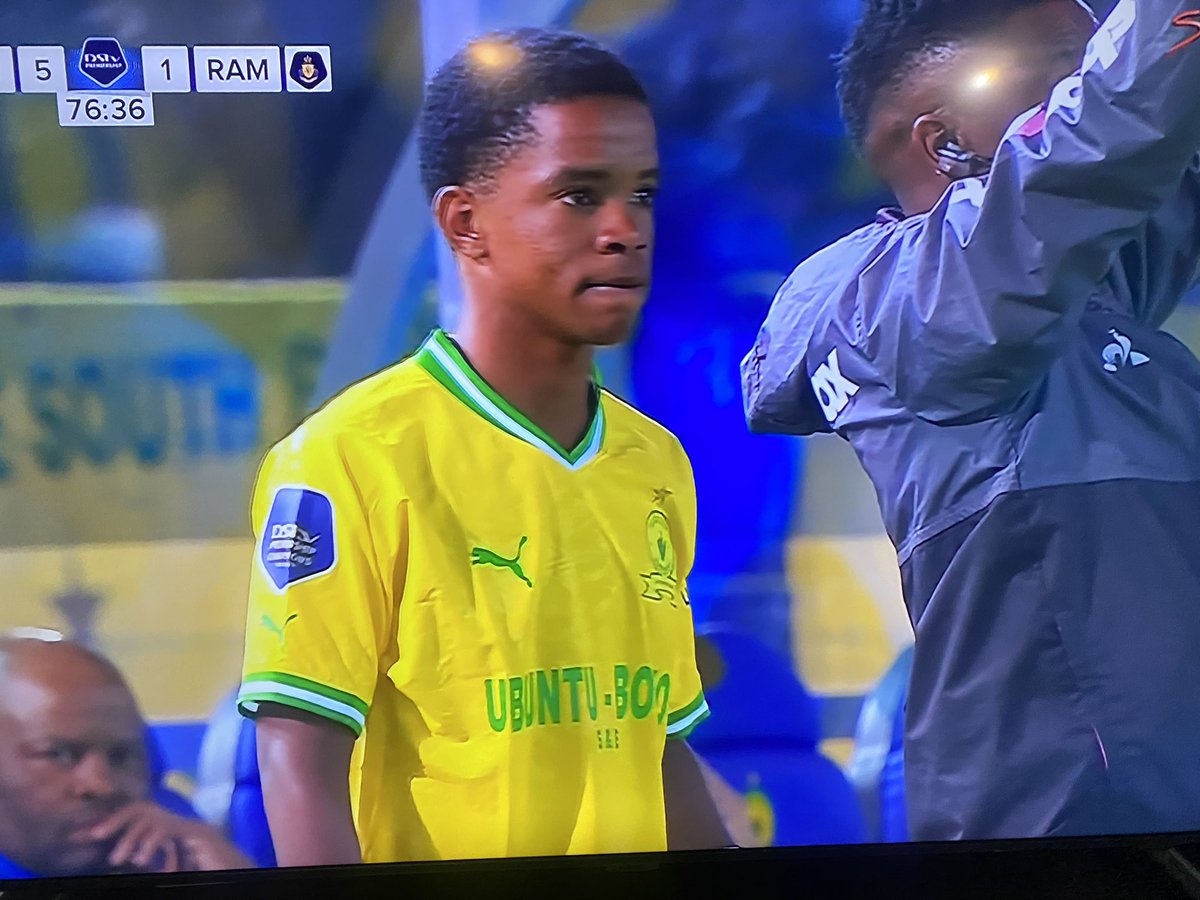 Football__Stage's tweet photo. At the age 16 years and 24 Days Siyabonga Nicolas Mabena makes his professional debut for Mamelodi Sundowns 😭😭😭 https://t.co/953JUvfOGi