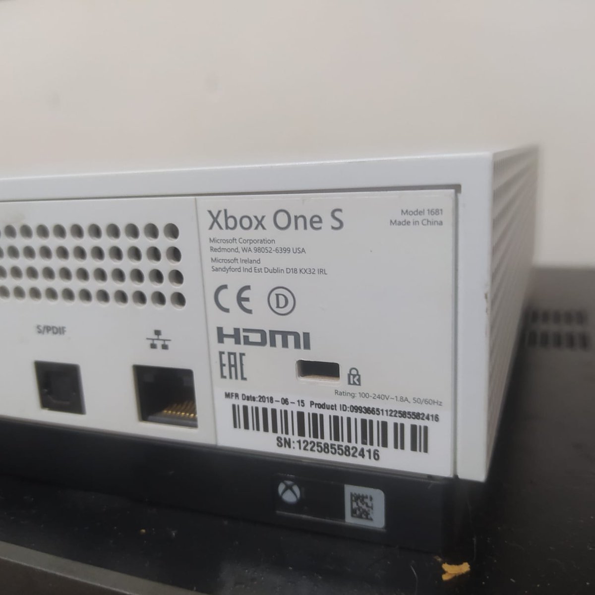 lorentigilson's tweet photo. Vendendo - Xbox One S - Cabo de energia, cabo HDMI, 1 controle original. Não tenho a caixa original. 

Valor - R$ 1.100,00 https://t.co/nxFT8hfKGy