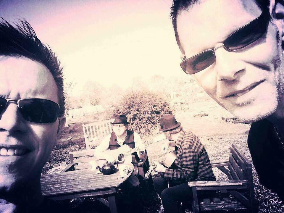 Good times down at Chas’s Rock &amp; Roll #allotment  <a href="/ChasAllotment/">Rock'n'RollAllotment</a> <a href="/Celebtime/">Celebtime</a> 🌟🌟🌟🌟🌟