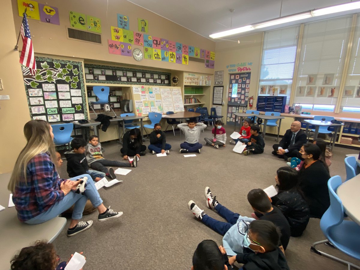 teacher_yi's tweet photo. Thank you, Dr. Carlos, for joining our circle time this morning and sharing your words of wisdom to our students! 
#LHCSD @DrCarlosLHCSD  @CounselorCampos  @BeesArbolita https://t.co/EJsCJUlrP8