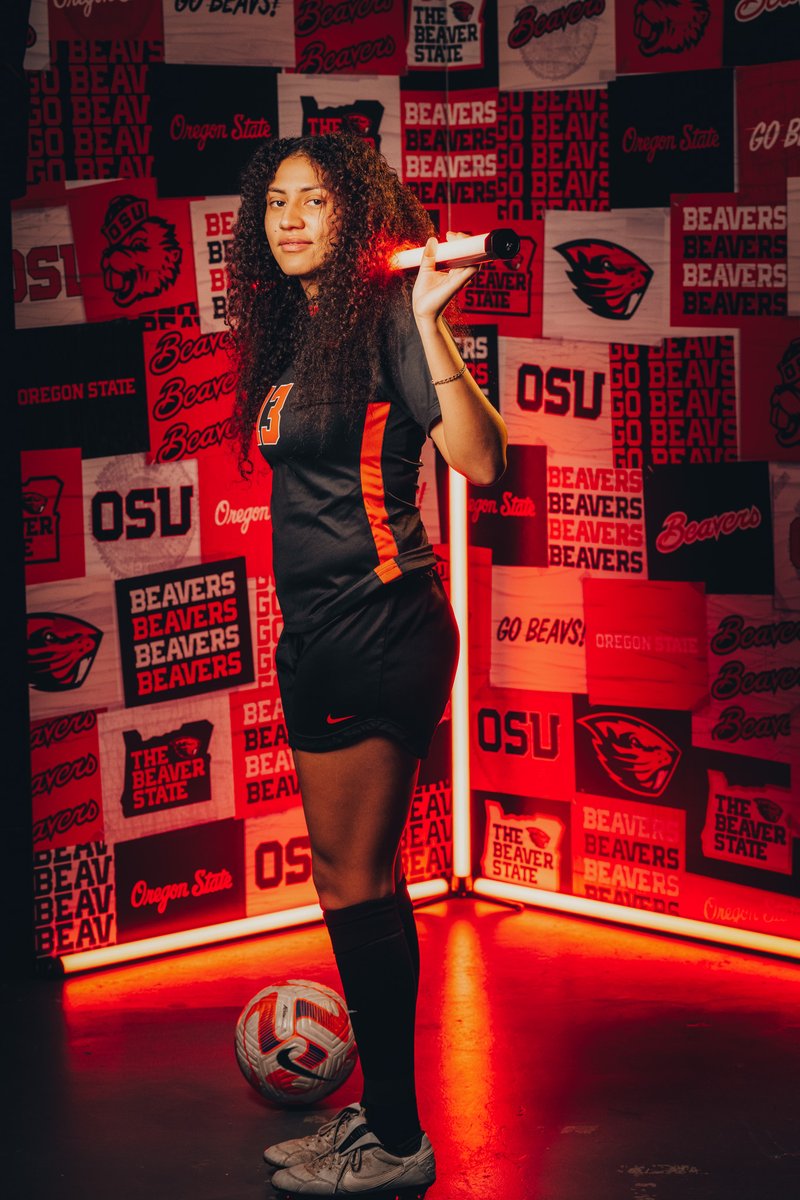 BeaverWSoccer's tweet photo. Signed, sealed, delivered 🖊️

Welcome to Beaver Nation, Cassi &amp; Paola! 

#GoBeavs https://t.co/JwgSt9SY83