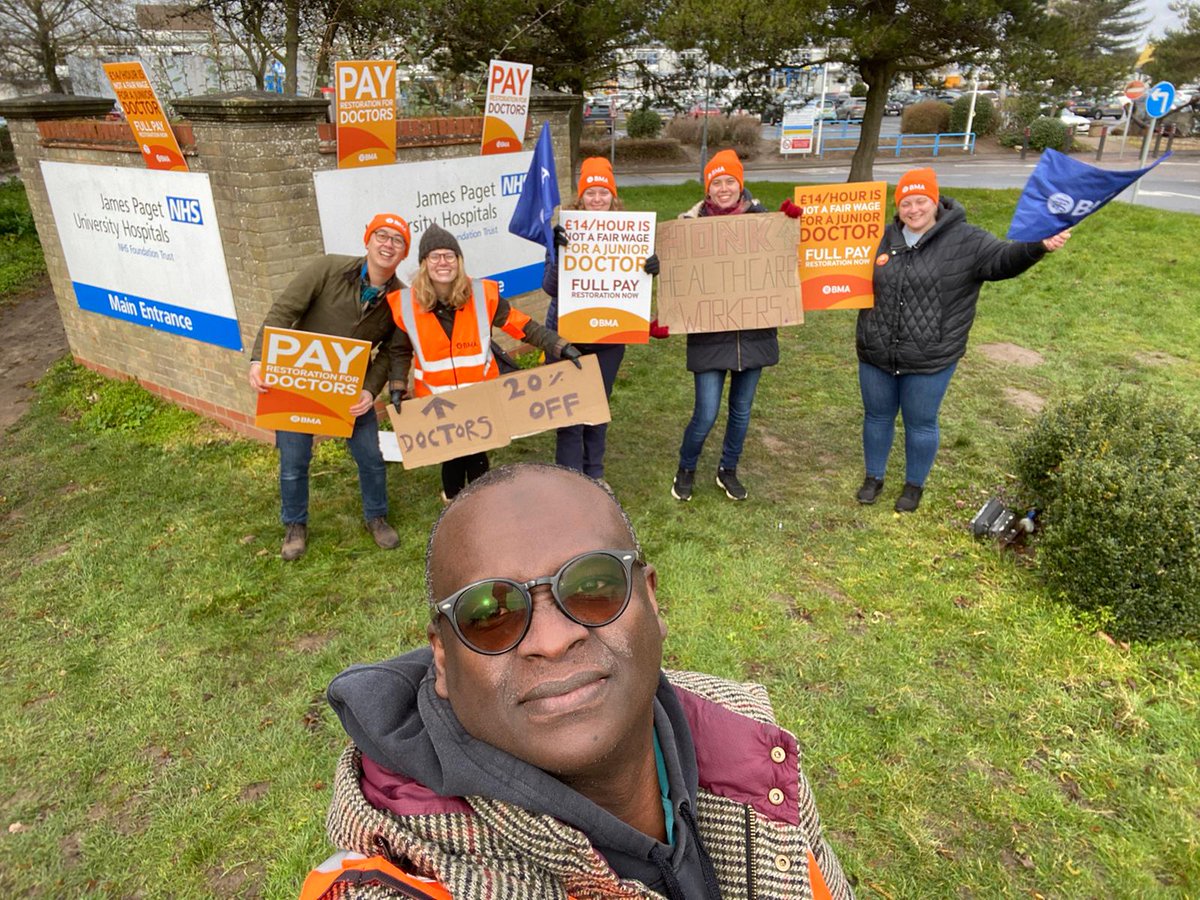 This was my day today - standing up for myself and my junior doctor colleagues on the picket line to fight for pay restoration! Fabulous support from the public, along with frequent visits from colleagues to show their support for our cause #PayRestoration