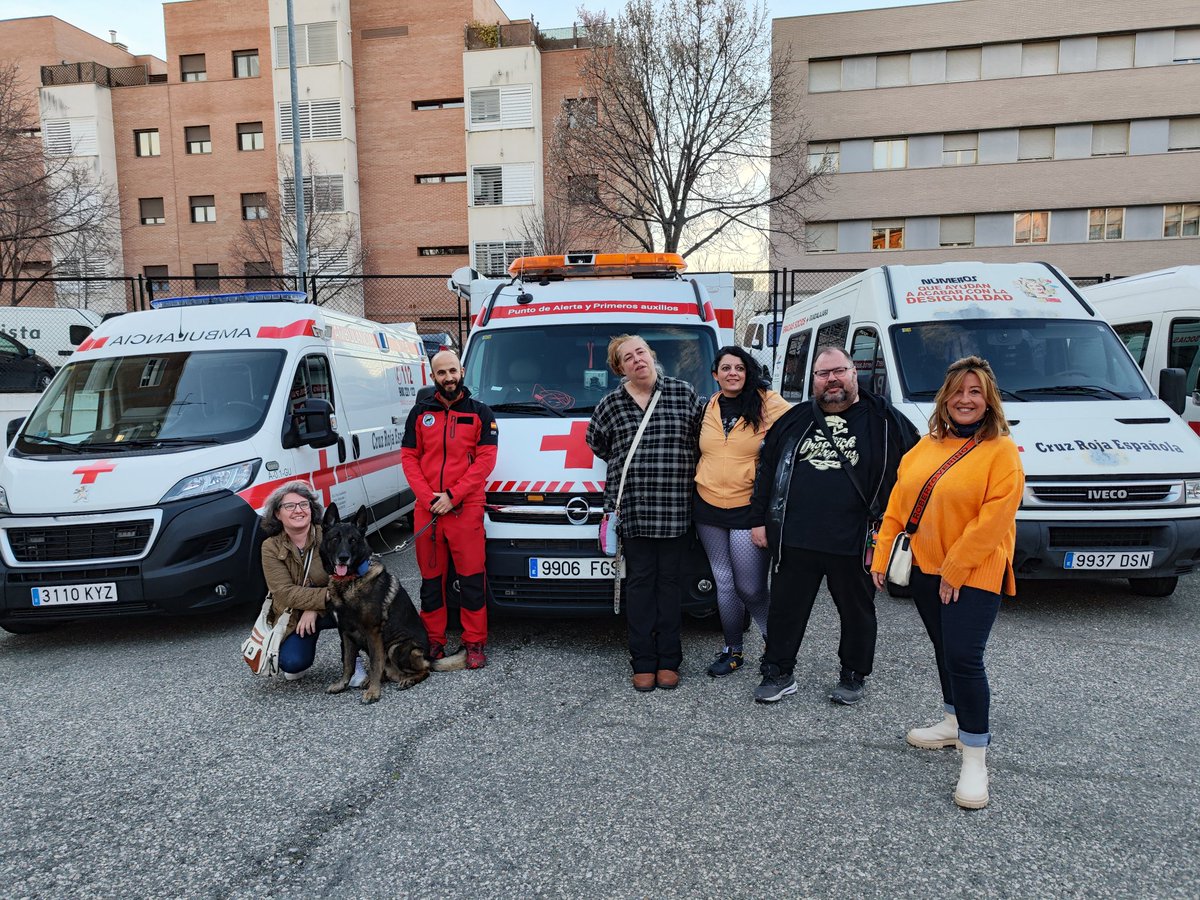 CruzRojaGuada's tweet photo. David y Vito, de @BomberosGIRECAN, nos acompañan hoy y no podemos estar más agradecidos. David, de @bomberosgu, acudió a la llamada internacional y humanitaria de rescate en el reciente #Terremoto de #Turquía. Vidas que salvan vidas. https://t.co/os8Ch2MIBD