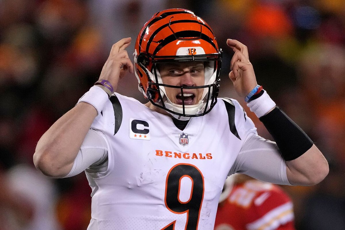 BWelks24's tweet photo. An insider source is telling me the #Bengals are signing Joe Burrow to a 10-year 560 million dollar contract with rolling guarantees! This big time contract comes 90 million in additional incentives. https://t.co/w3RtKOK9M5